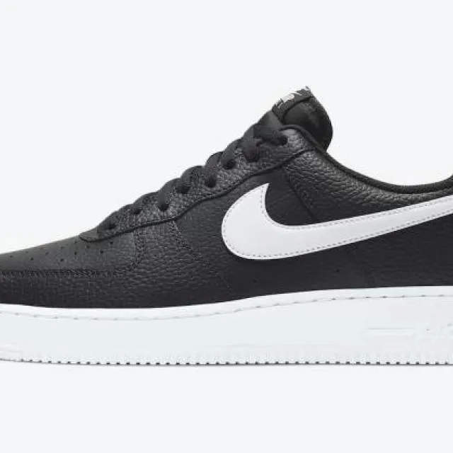 NIKE AIR FORCE 1 LOW '07 BLACK WHITE PEBBLED LEATHER