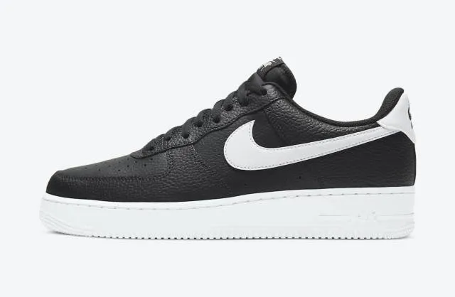 NIKE AIR FORCE 1 LOW '07 BLACK WHITE PEBBLED LEATHER