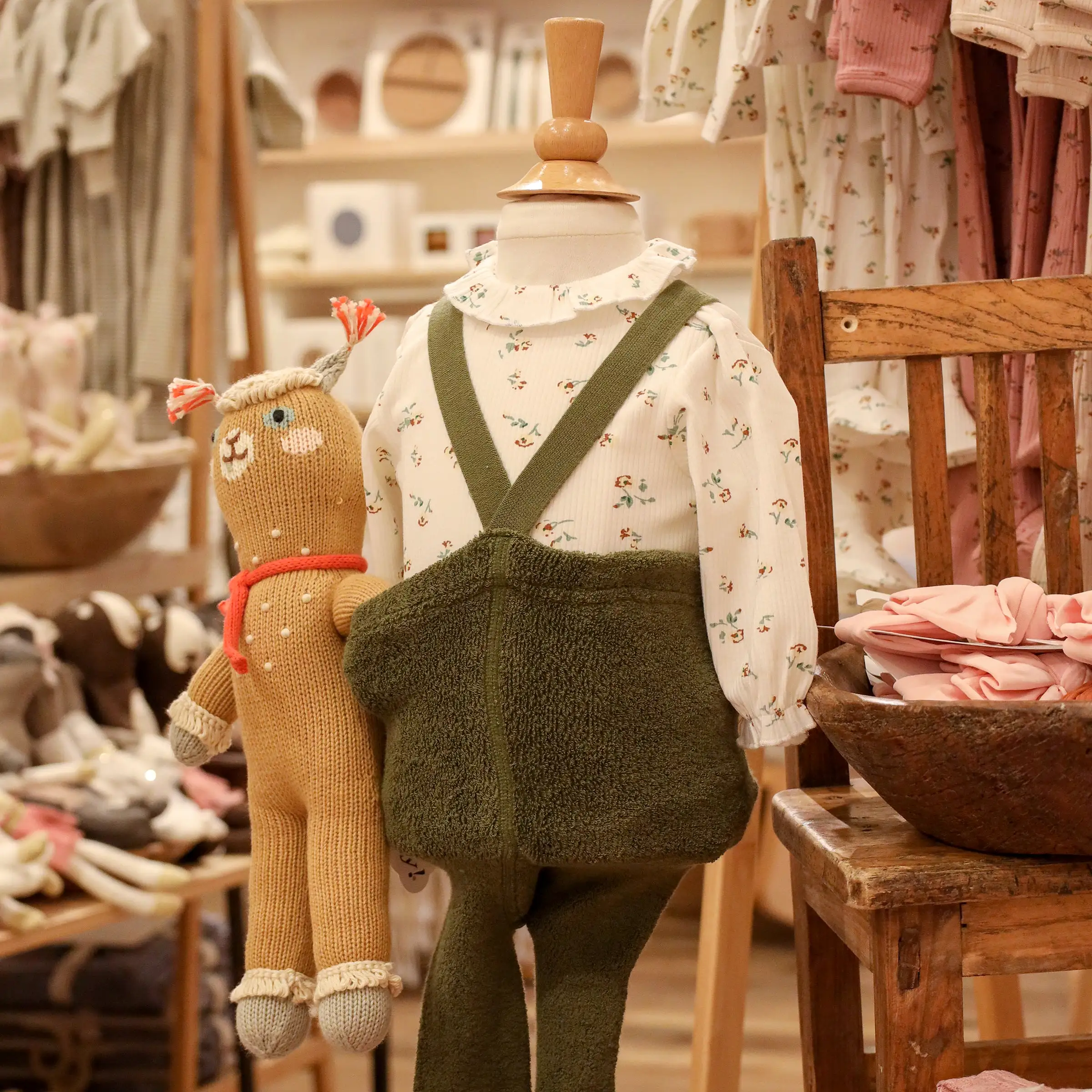 oh baby! Long Sleeve Onesie - Rib Knit Ruffle Collar  - Scattered Flowers - Cream