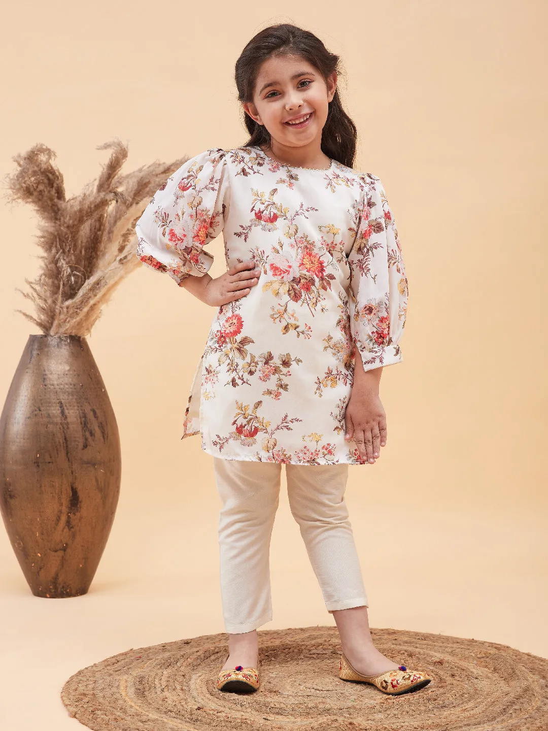 VASTRAMAY Cream Cotton Blend Floral Print Kurta Pyjama Sibling Set