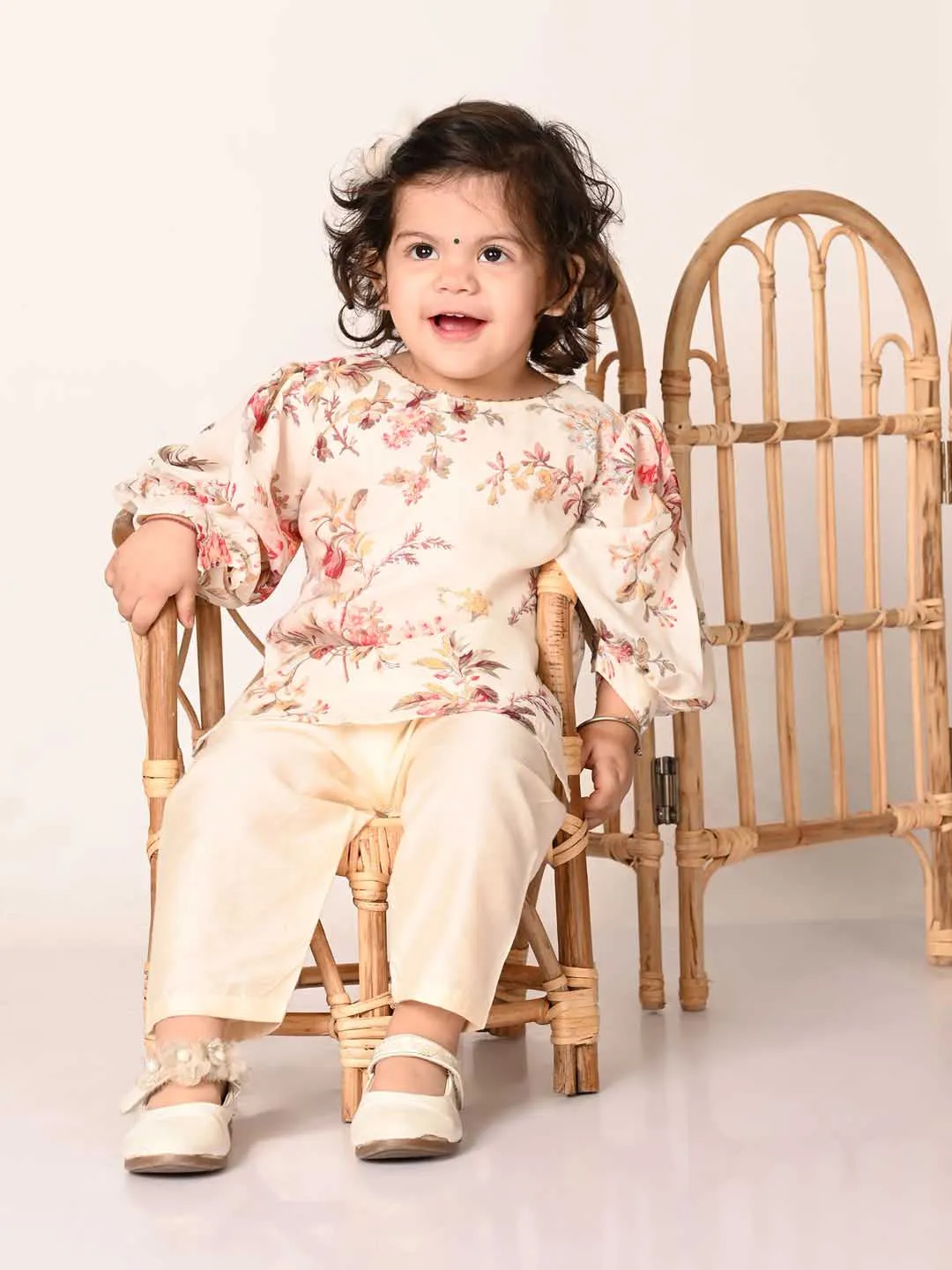 VASTRAMAY SISHU Girls Cream Floral Print Kurta Pyjama Set