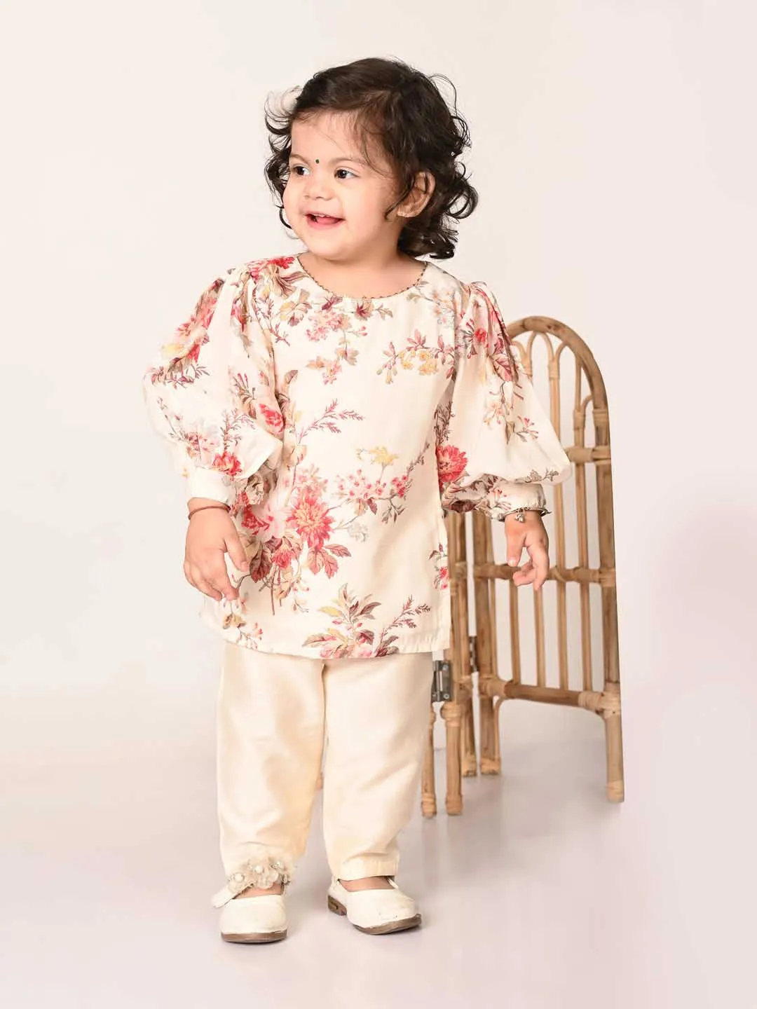 VASTRAMAY SISHU Girls Cream Floral Print Kurta Pyjama Set